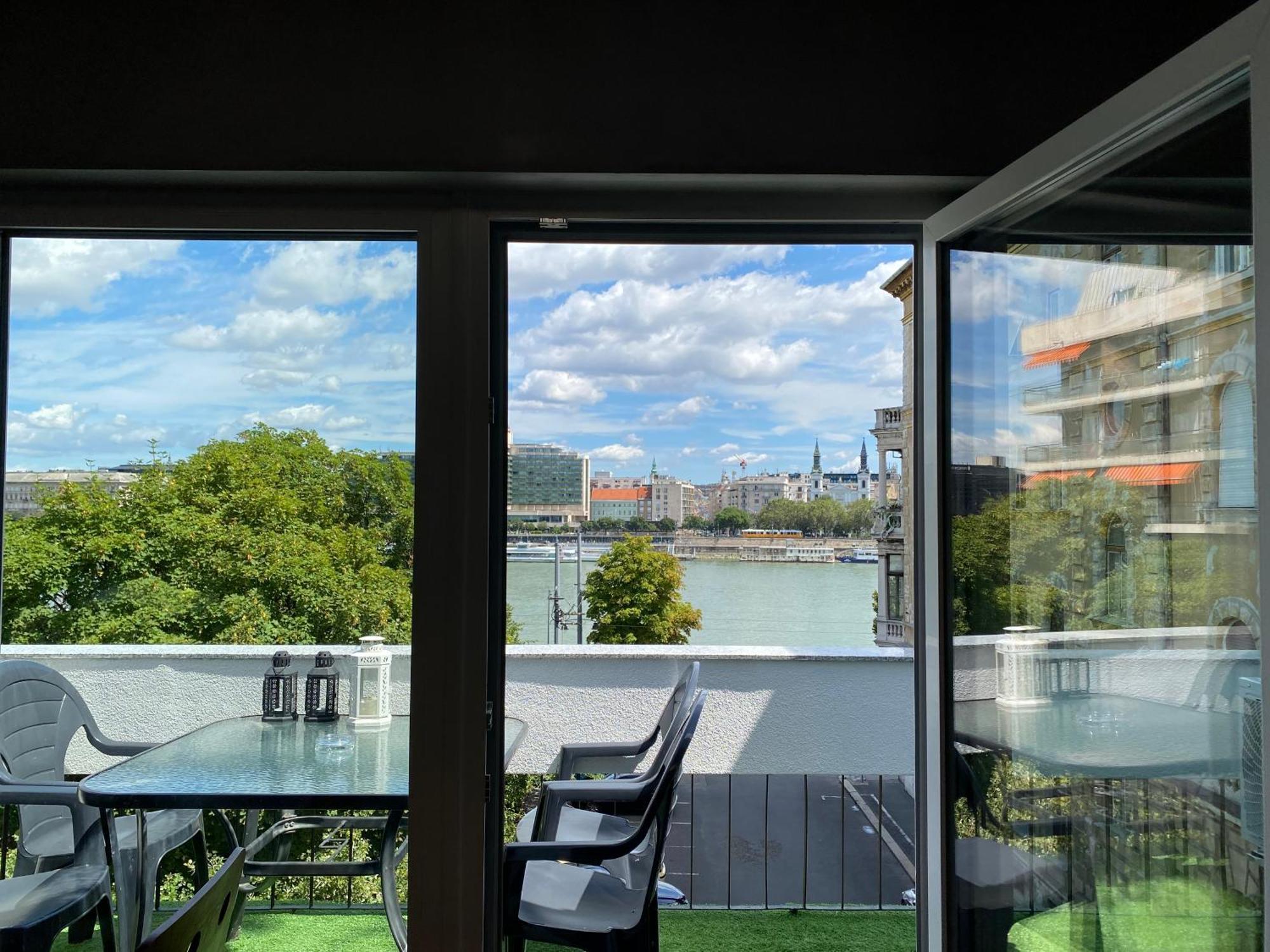 Danube View Artapartment With Balcony Budapest Exterior photo